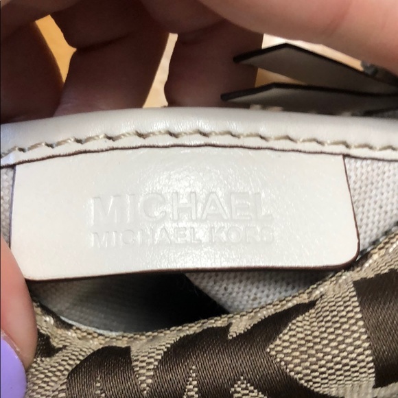 SALE Signature Michael Kors Bag - Picture 9 of 10